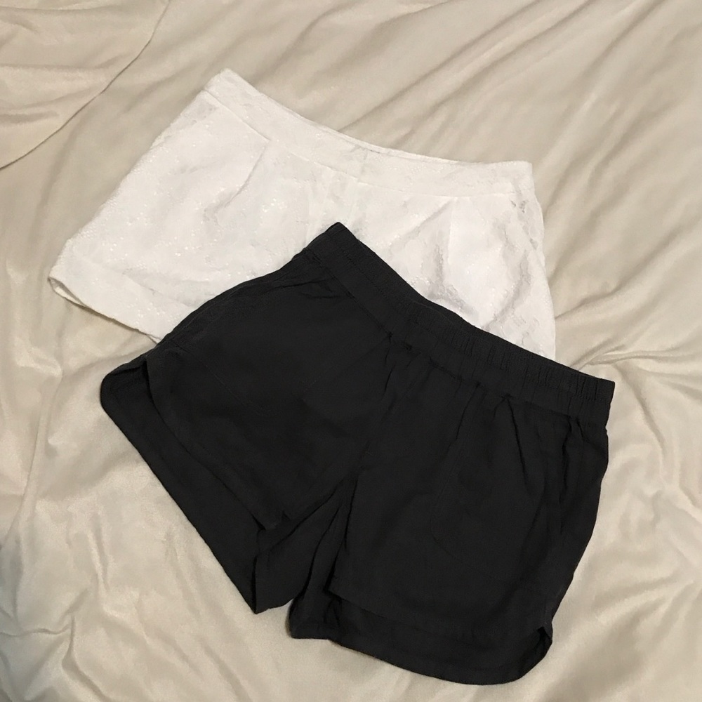 🛍Bundle🛍 2 pairs of decorative shorts